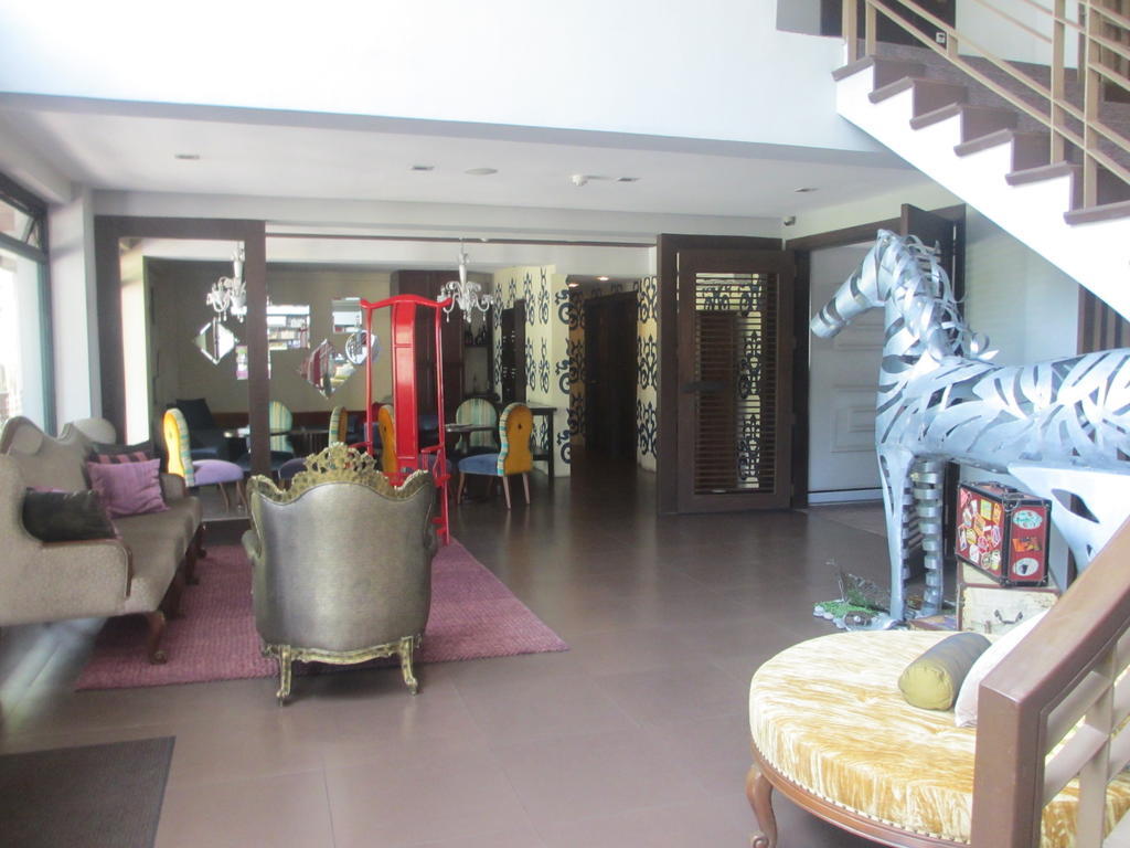 The Theodore Hotel Tagaytay City Buitenkant foto