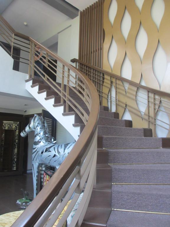 The Theodore Hotel Tagaytay City Buitenkant foto