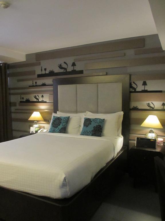The Theodore Hotel Tagaytay City Buitenkant foto
