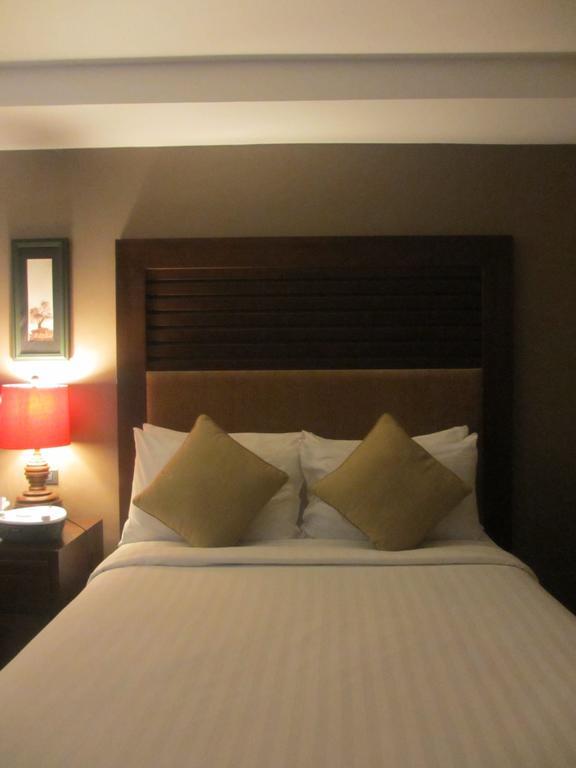 The Theodore Hotel Tagaytay City Buitenkant foto