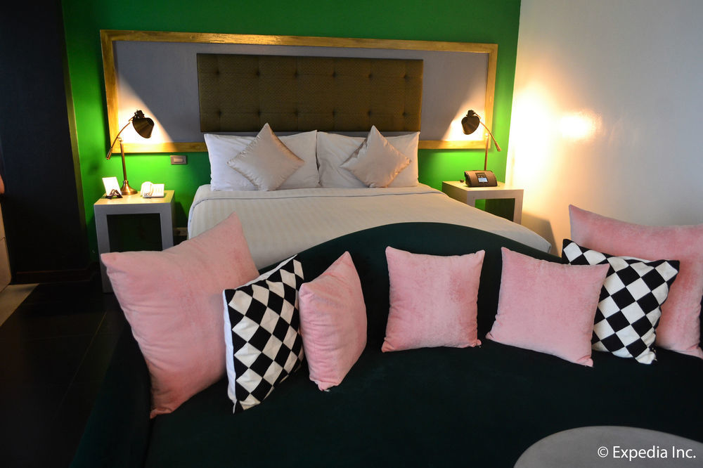 The Theodore Hotel Tagaytay City Buitenkant foto